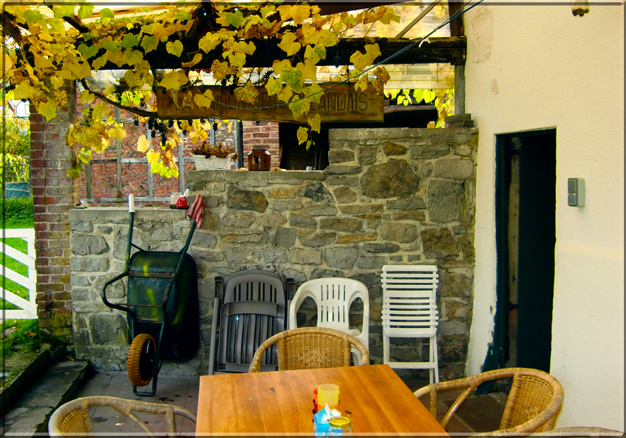 Een gezellig terras in zuidelijke sferen. Een gezellig terras in zuidelijke sferen.