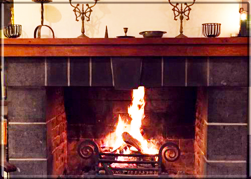 De open haard wordt veelvuldig gebruikt. De open haard wordt veelvuldig gebruikt.